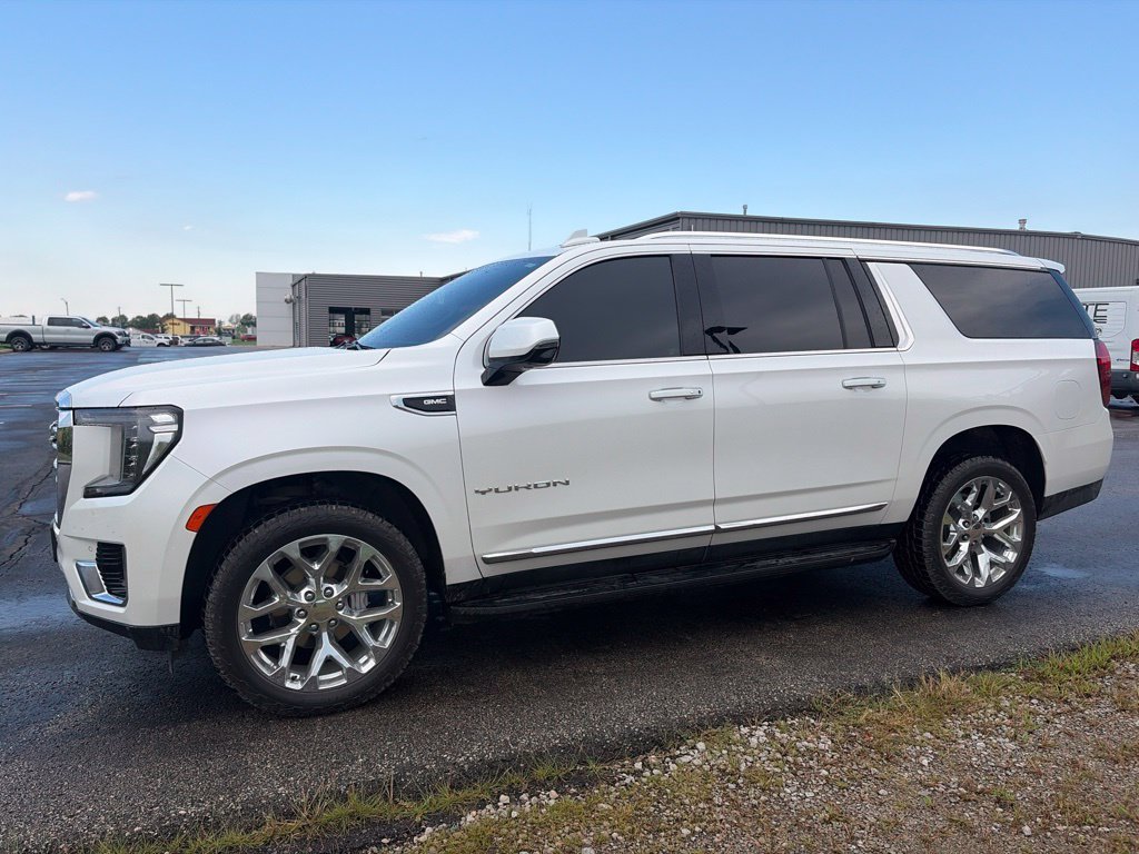 Used 2024 GMC Yukon XL SLT w/ SLT Luxury Package AWD/4WD image 1