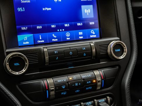 Used 2021 Ford Mustang Shelby GT500 w/ Carbon Fiber Track Pack image 76