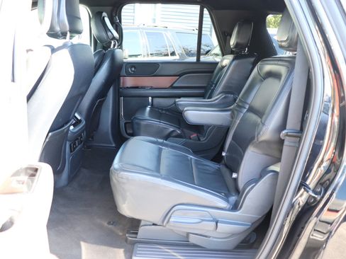 Used 2024 Lincoln Navigator L Premiere 4x4 image 12
