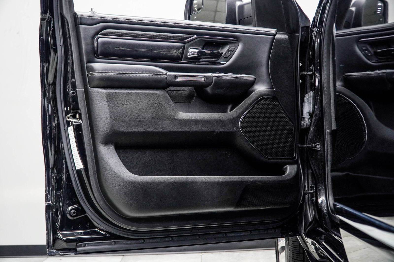 Used 2023 RAM 1500 Limited AWD/4WD image 31
