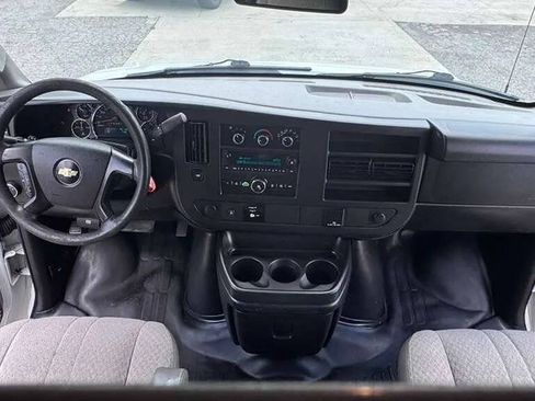 Used 2016 Chevrolet Express 2500 RWD image 16