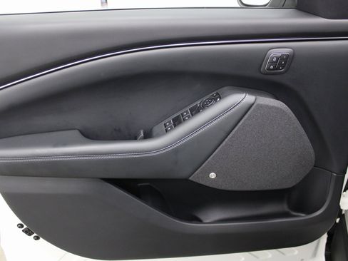 Used 2021 Ford Mustang Mach-E Premium image 11