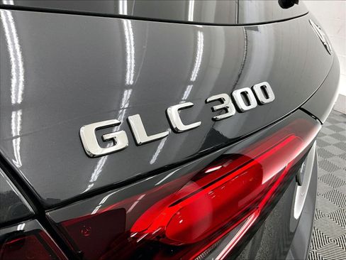 Used 2025 Mercedes-Benz GLC 300 4MATIC w/ AMG Line image 32