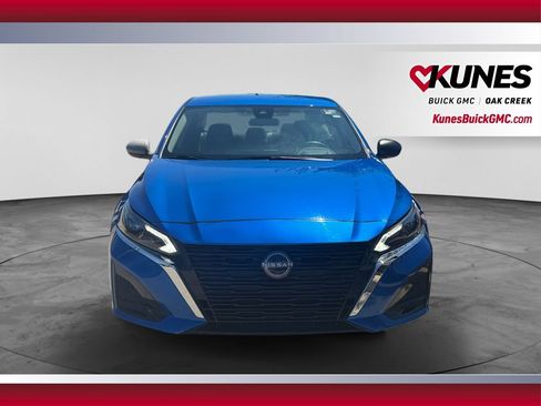 Used 2025 Nissan Altima 2.5 SV FWD image 3