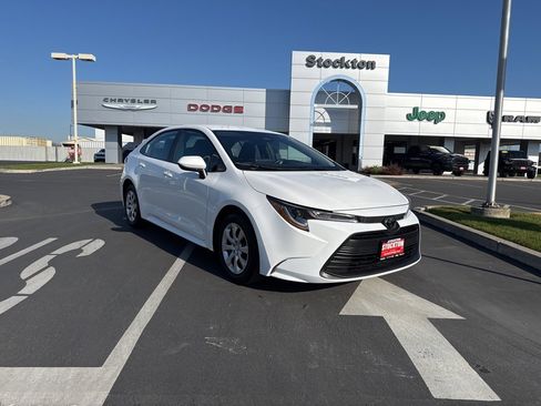 Used 2025 Toyota Corolla LE image 1