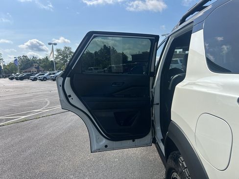 Used 2024 Nissan Pathfinder Rock Creek AWD/4WD image 19