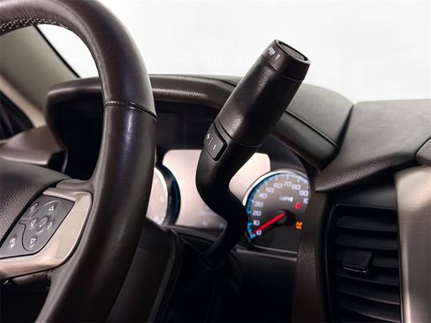 Used 2018 GMC Yukon XL Denali image 17