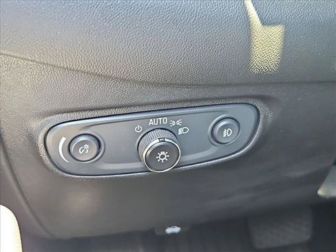 Used 2020 Chevrolet Equinox LT FWD image 18