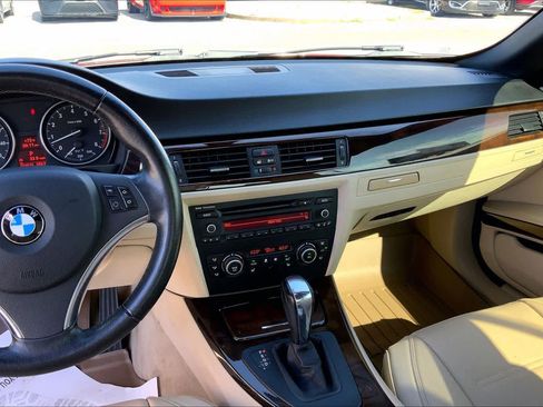 Used 2013 BMW 328i Convertible image 7