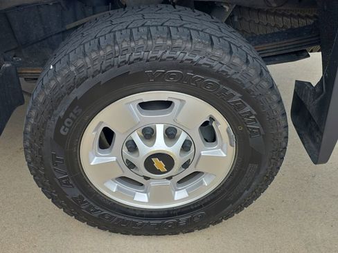 Used 2015 Chevrolet Silverado 2500 LT w/ LT Convenience Package AWD/4WD image 9