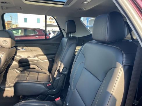 Used 2021 Chevrolet Traverse LT w/ LT Premium Package image 19