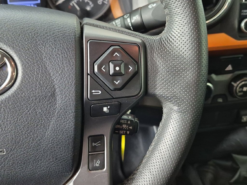 Used 2020 Toyota Tacoma TRD Sport AWD/4WD image 19