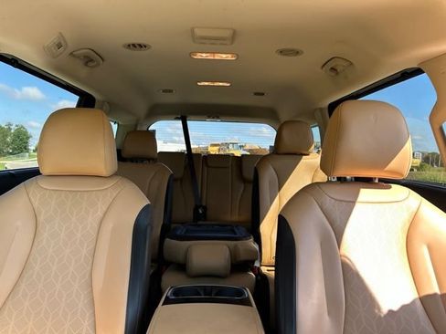 Used 2024 Kia Carnival EX FWD image 13