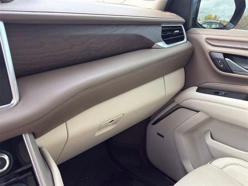 Used 2021 GMC Yukon Denali w/ Denali Ultimate Package image 27