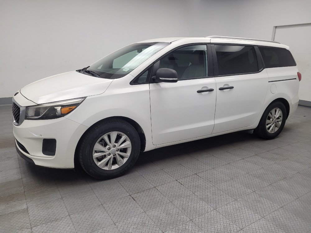 Used 2017 Kia Sedona LX w/ LX Essentials Premium Package FWD image 2