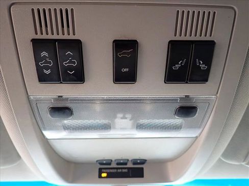 Used 2007 GMC Yukon Denali image 23