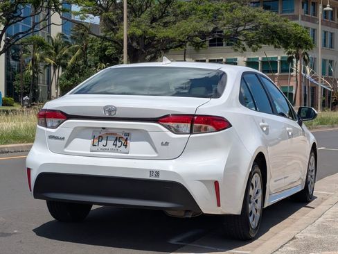 Used 2025 Toyota Corolla LE FWD image 5