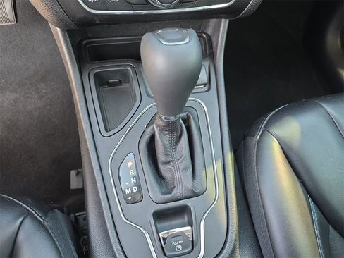 Used 2021 Jeep Cherokee Latitude Plus image 19