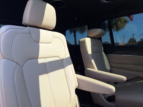 Used 2025 Jeep Grand Cherokee L Limited w/ Luxury Tech Group II RWD image 34