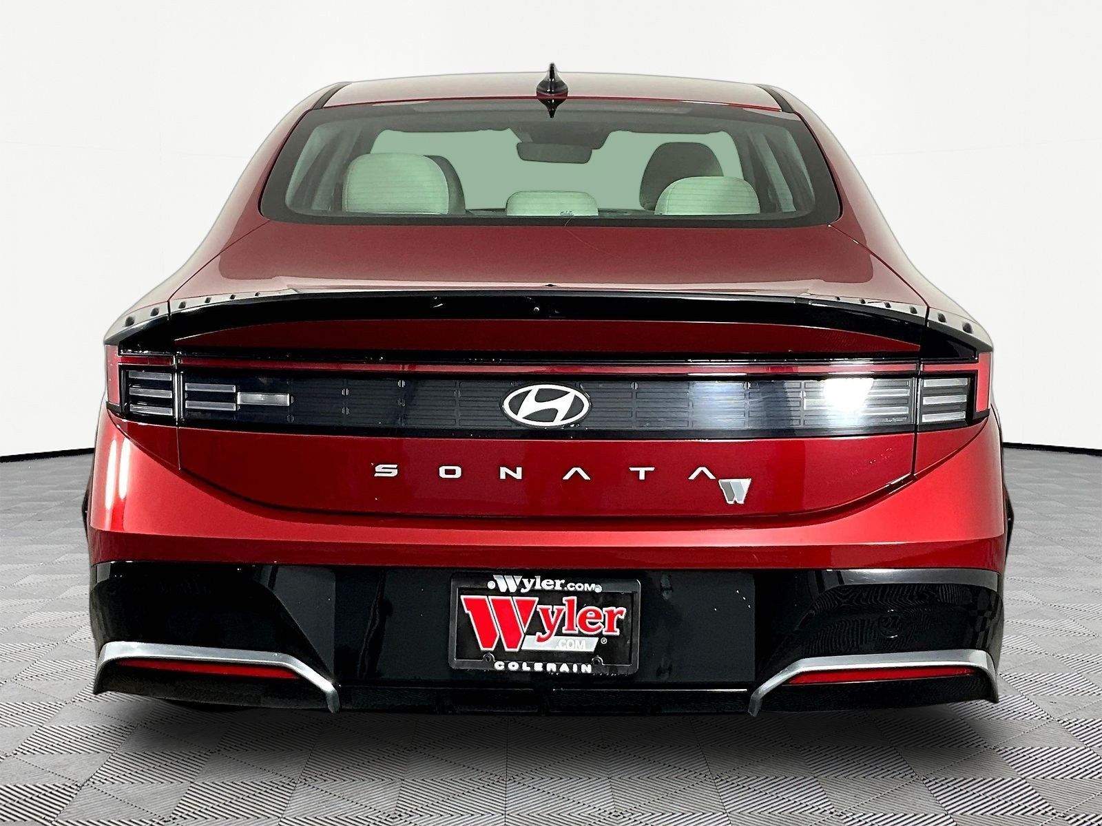 Used 2025 Hyundai Sonata SEL FWD image 5