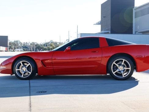 Used 2000 Chevrolet Corvette Coupe image 8