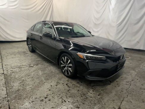 Used 2024 Honda Civic EX-L image 2