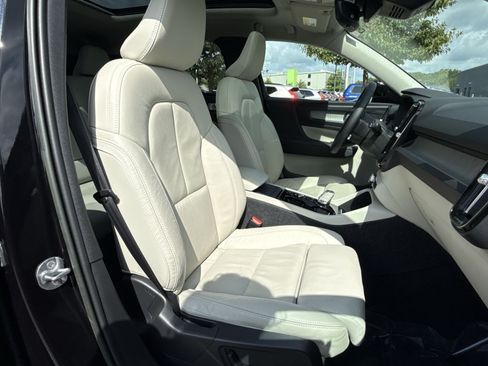 Certified 2023 Volvo XC40 B5 Ultimate w/ Climate Package AWD/4WD image 27