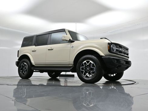 New 2025 Ford Bronco Outer Banks image 3