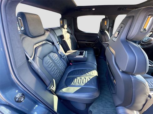 Used 2022 Rivian R1T Launch Edition image 24