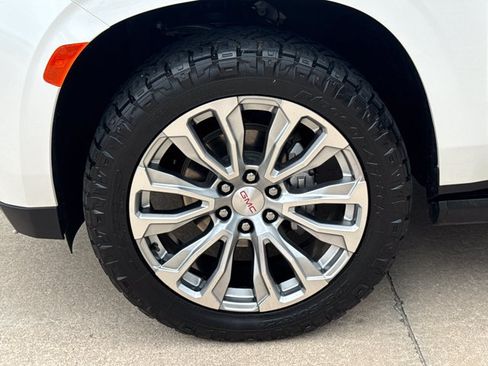 Used 2024 GMC Yukon Denali AWD/4WD image 19