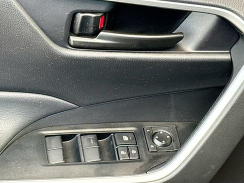 Certified 2025 Toyota RAV4 LE FWD image 22
