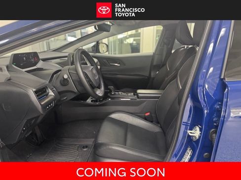 Used 2025 Toyota Prius XLE FWD image 2