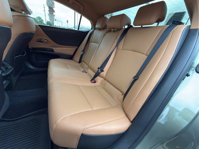 Used 2022 Lexus ES 350 w/ Premium Package FWD image 12