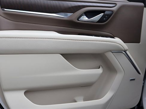 Used 2024 GMC Yukon XL Denali image 10