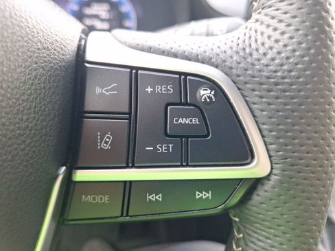 Used 2025 Toyota Sienna Platinum AWD/4WD image 19