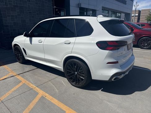Used 2024 BMW X5 sDrive40i w/ M Sport Package image 9