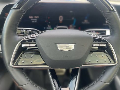 Certified 2025 Cadillac Optiq Sport 2 w/ LPO, Floor Liner Package AWD/4WD image 20