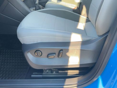 Used 2022 Volkswagen Taos SE image 13