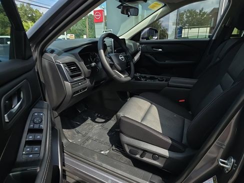 Used 2026 Nissan Rogue SV AWD/4WD image 10