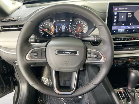 Used 2025 Jeep Compass Limited w/ Sun & Sound Group AWD/4WD image 11