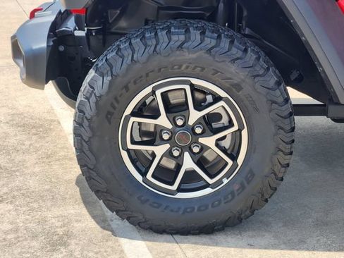 Used 2025 Jeep Wrangler Unlimited Rubicon AWD/4WD image 10