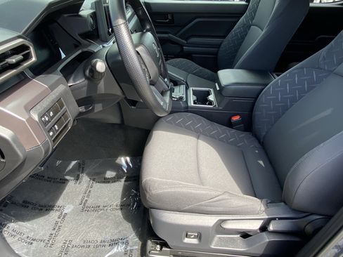 Certified 2026 Toyota Tacoma SR5 AWD/4WD image 27