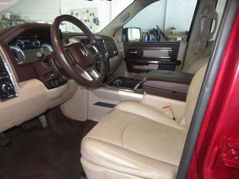 Used 2014 RAM 1500 Laramie w/ Convenience Group image 20