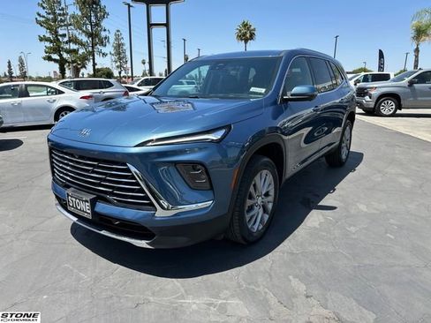 Certified 2025 Buick Enclave Preferred FWD image 4