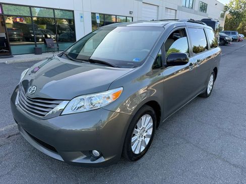 Used 2014 Toyota Sienna XLE AWD/4WD image 11