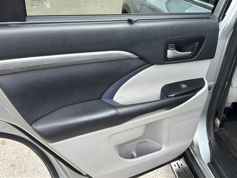 Used 2018 Toyota Highlander Limited Platinum image 22