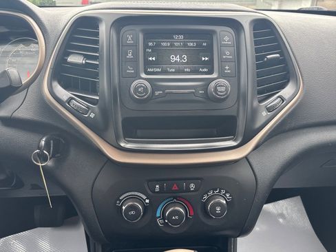 Used 2016 Jeep Cherokee Sport AWD/4WD image 25