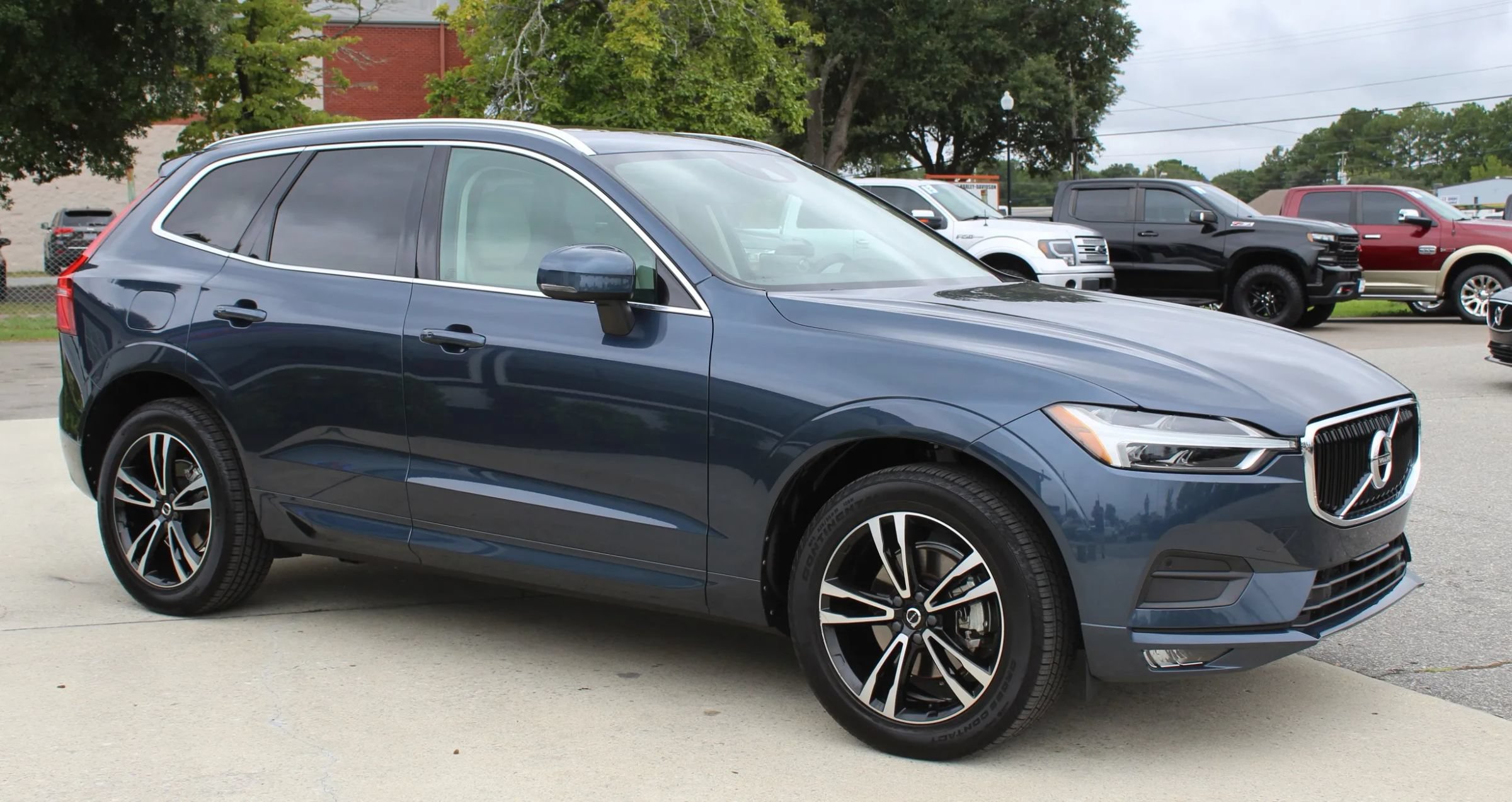 Used 2021 Volvo XC60 T5 Momentum w/ Premium Package FWD image 7