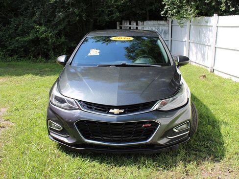 Used 2018 Chevrolet Cruze LT w/ Convenience Package image 2