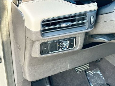 Used 2024 Lincoln Corsair Reserve AWD/4WD image 10